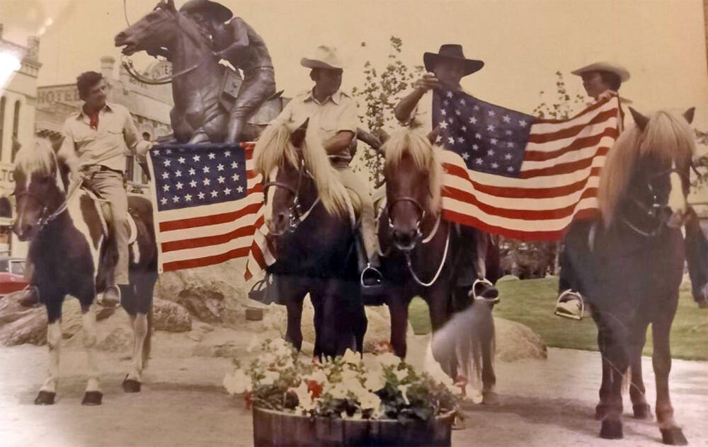 ullu_gahr_flags.jpg